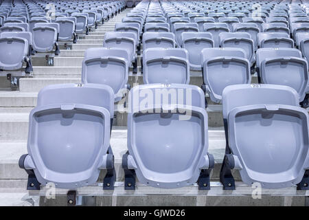 Stadion Sitzreihen bereit in eine neue Anlage Stockfoto