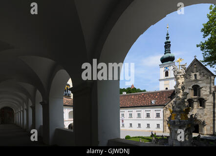 Heiligenkreuz: Heiligenkreuz Kloster: Stiftskirche und Heilige Dreifaltigkeit Spalte, Österreich, Niederösterreich, Niederösterreich, Wie Stockfoto