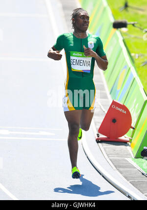 Rio De Janeiro, Brasilien. 17. August 2016. RIO DE JANEIRO, Brasilien - 17. AUGUST: Caster Semenya of South Africa in den Vorläufen der Frauen 800m während der Vormittagssitzung am Tag 12 Leichtathletik für die Olympischen Spiele in Rio 2016 im Olympiastadion am 17. August 2016 in Rio De Janeiro, Brasilien. Bildnachweis: Roger Sedres/Alamy Live-Nachrichten Stockfoto