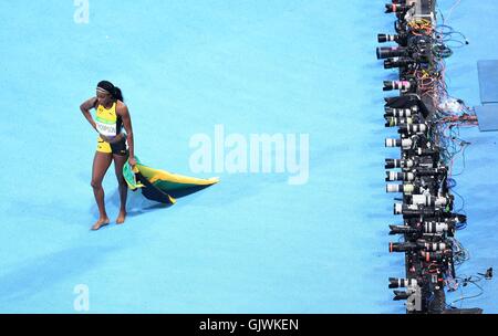 Rio De Janeiro, Brasilien. 17. August 2016. Jamaikas Elaine Thompson reagiert nach der Frauen 200m-Finale der Leichtathletik bei den Rio Olympischen Spielen 2016 in Rio De Janeiro, Brasilien, am 17. August 2016. Elaine Thompson gewann die Goldmedaille. Bildnachweis: Cheng Min/Xinhua/Alamy Live-Nachrichten Stockfoto