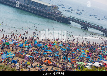 Bournemouth, UK. 18. August 2016. Besucher strömen in Bournemouth für das neunte jährliche Bournemouth Air Festival.  Bildnachweis: Carolyn Jenkins/Alamy Live-Nachrichten Stockfoto