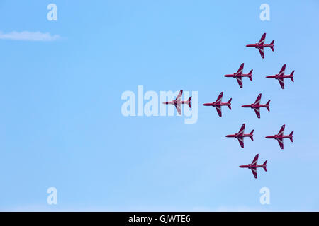 Bournemouth, Dorset, England, UK. 18. August 2016. Die roten Pfeile am Eröffnungstag der Bournemouth Air Festival Credit: Carolyn Jenkins/Alamy leben Nachrichten Stockfoto