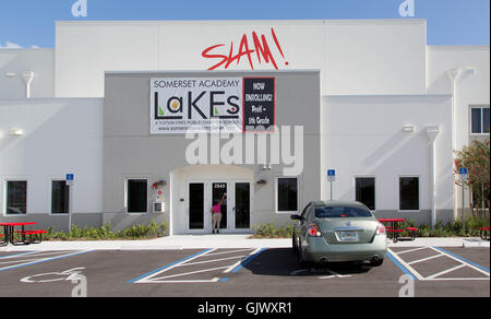 West Palm Beach, Florida, USA. 18. August 2016. SLAM und Somerset Academy Seen Charter-Schulen auf dem Summit Blvd. in West Palm Beach, Florida am 18. August 2016. © Allen Eyestone/der Palm Beach Post/ZUMA Draht/Alamy Live-Nachrichten Stockfoto