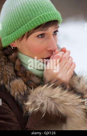 Frau Winterschnee Stockfoto