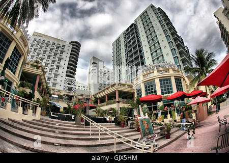 Fisheye-Objektiv Blick auf Miami Beach Hotels mit dramatischer Himmel Stockfoto