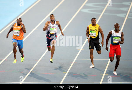 Großbritanniens Nethaneel Mitchell-Blake (Mitte links) und Jamaikas Yohan Blake in Aktion während der Herren 200m-Halbfinale im Olympiastadion am zwölften Tag der Olympischen Spiele in Rio, Brasilien. Stockfoto