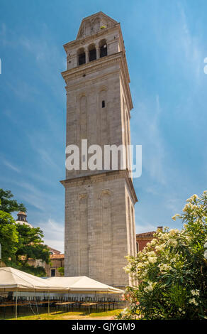 Die Glocke Turm der Basilika di San Pietro di Castello, auf der Insel San Pietro. Venedig, Italien. Stockfoto