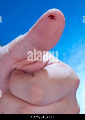 Finger Tropfen Blut Stockfoto