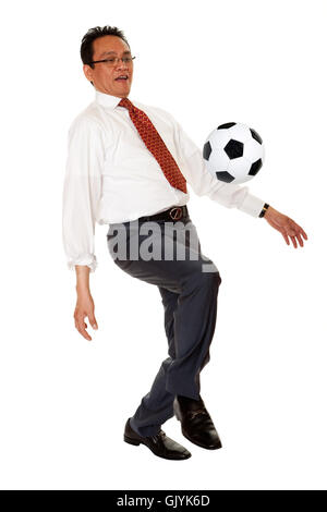 Manager spielt Fußball Stockfoto