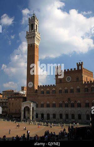 Palazzo Pubblico in Piazza del Campo in siena Stockfoto