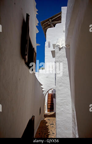 Binibeca, eine kleine und sehr traditionell Spanisch Fischerdorf an der Küste von Menorca Stockfoto