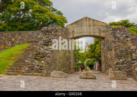 COLONIA DEL SACRAMENTO, URUGUAY - 4. Mai 2016: das Stadttor ist eines der wichtigsten touristischen Orte in colonia Stockfoto