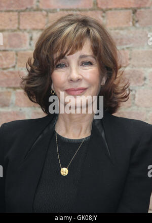 Fototermin für die kommende Produktion von "The Trial von Jane Fonda" Darsteller Anne Archer am Park Theatre Featuring: Anne Archer wo: London, Vereinigtes Königreich bei: 21. April 2016 Stockfoto