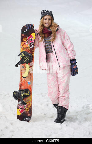 Stacey Solomon und Aimee Fuller nationalen Schulen Snowsport Woche Fototermin statt in The Snow Centre Featuring: Stacey Solomon Where: London, Vereinigtes Königreich bei: 22. April 2016 Stockfoto