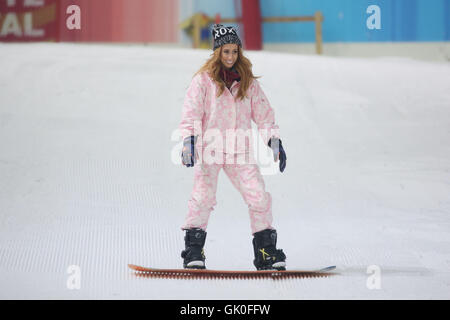 Stacey Solomon und Aimee Fuller nationalen Schulen Snowsport Woche Fototermin statt in The Snow Centre Featuring: Stacey Solomon Where: London, Vereinigtes Königreich bei: 22. April 2016 Stockfoto