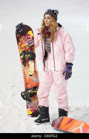 Stacey Solomon und Aimee Fuller nationalen Schulen Snowsport Woche Fototermin statt in The Snow Centre Featuring: Stacey Solomon Where: London, Vereinigtes Königreich bei: 22. April 2016 Stockfoto