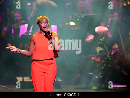 Adrienne Arsht 10. Jubiläums-Gala-Konzert an Adrienne Arsht Center für darstellende Künste ZIFF Ballet Opera House - Performances mit: Estelle Where: Miami, Florida, Vereinigte Staaten, wann: 21. April 2016 Stockfoto