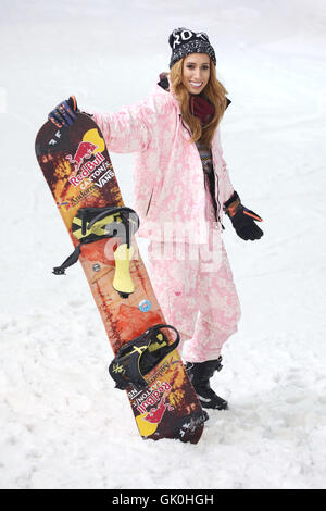 Stacey Solomon und Aimee Fuller nationalen Schulen Snowsport Woche Fototermin statt in The Snow Centre Featuring: Stacey Solomon Where: London, Vereinigtes Königreich bei: 22. April 2016 Stockfoto