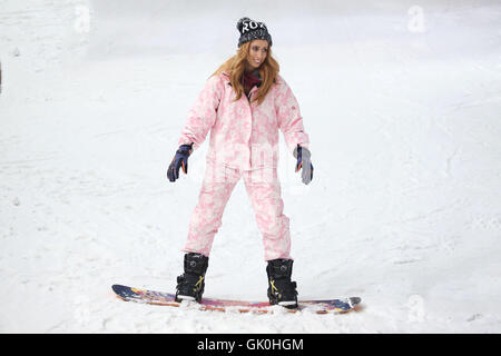 Stacey Solomon und Aimee Fuller nationalen Schulen Snowsport Woche Fototermin statt in The Snow Centre Featuring: Stacey Solomon Where: London, Vereinigtes Königreich bei: 22. April 2016 Stockfoto