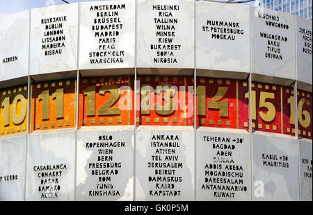 Weltzeituhr am Alexanderplatz berlin Stockfoto