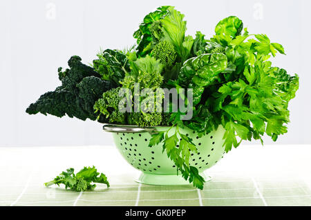 dunkles Blattgemüse Stockfoto