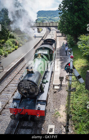 Ein Fahrer erleben Kurs Dampf verlassen Winchcombe Bahnhof UK Stockfoto