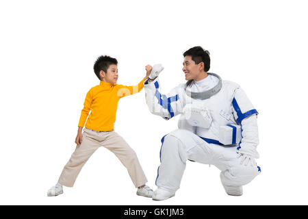 Studio gedreht, Astronauten und der kleine Junge Stockfoto