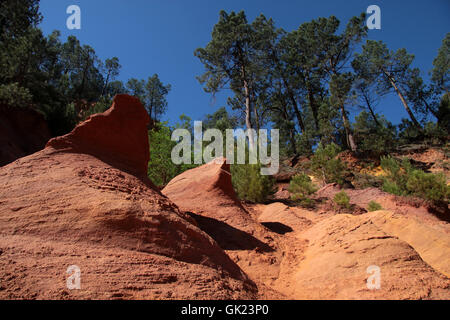 Ocker-Felsen bei roussillon Stockfoto