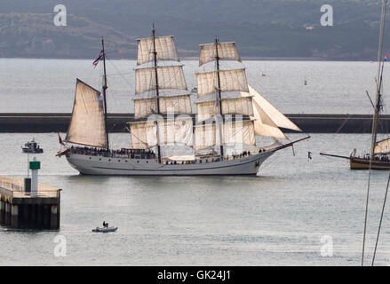 Die drei Masten Artemis Segel im Hafen während der Brest International Maritime Festival 2016. Frankreich Stockfoto