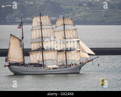 Die drei Masten Artemis Segel im Hafen während der Brest International Maritime Festival 2016. Frankreich Stockfoto