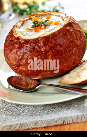 Brot-Futternapf Stockfoto