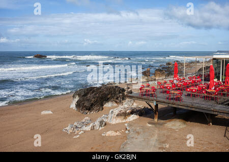 Freiluft-Café-Restaurant in Foz Douro Strand am Atlantik in Porto, Portugal, Europa Stockfoto