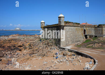 Queijo Burg (Forte de São Francisco Xavier) vom Atlantischen Ozean in der Gemeinde Porto, Portugal Stockfoto