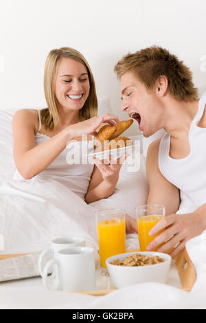 Frau-Betten-hotel Stockfoto
