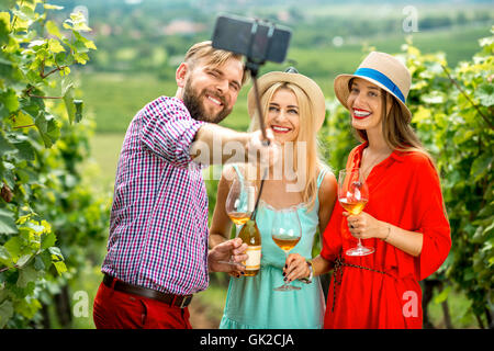 Drei Freunde auf dem Weinberg Stockfoto