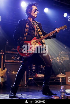 Earl Slick und Bernard Fowler Durchführung von David Bowies "Station zu Station" Album bei Liverpool O2 Academy mit: Earl Slick wo: Liverpool, Vereinigtes Königreich bei: 28. April 2016 Stockfoto