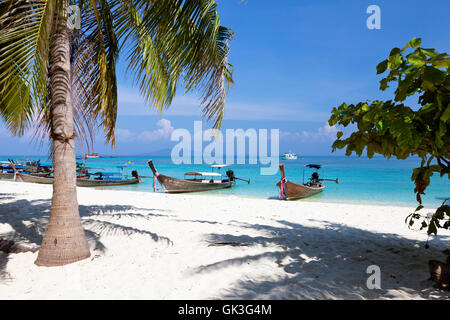 Boote am Strand von Bamboo Island Stockfoto