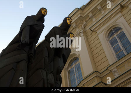 27. August 2011, Vilnius, Litauen--- <Three muses="">von S. Kuzma am National Drama Theater in der Altstadt, Vilnius, Litauen, Bal</Three> Stockfoto