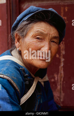 Lijiang, Yunnan Provinz, China---Bai Seniorin in China---Bild von Jeremy Horner © Stockfoto