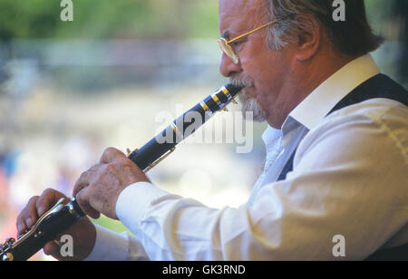 Acker Bilk auf der Bühne in Hastings. East Sussex. Juli 1999 Stockfoto