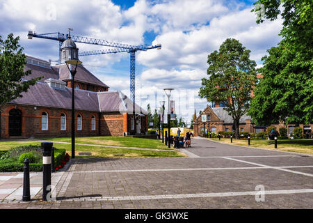 London, Woolwich. Die Royal Arsenal Riverside-Entwicklung mit Arsenal Altbauten-Royal Messinggießerei Stockfoto