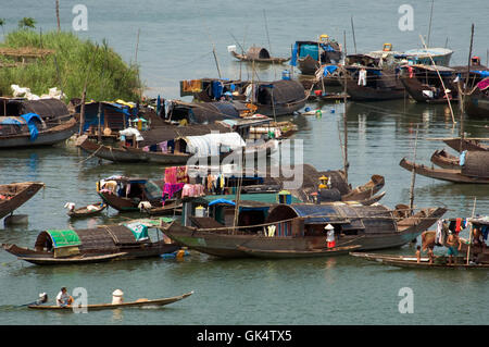 26. März 2007, Hue, Vietnam---Hausboote am Parfümfluss---Bild von Jeremy Horner © Stockfoto