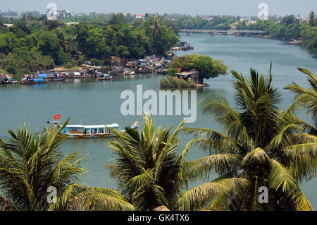 26. März 2007, Hue, Vietnam---Ausflug- und Hausboote am Parfümfluss---Bild von Jeremy Horner © Stockfoto