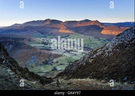 Das Newlands-Tal und die NW-Fells von Bull Crag Stockfoto