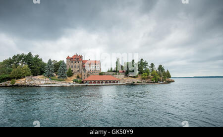 Sänger-Burg auf dunkel Island in den St.-Lorenz-Strom Stockfoto