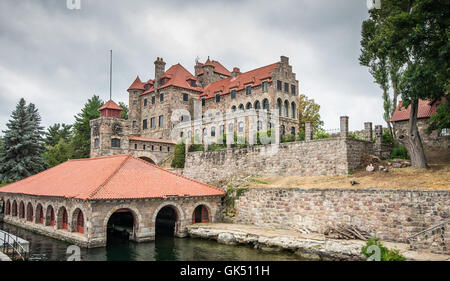 Sänger-Burg auf dunkel Island in den St.-Lorenz-Strom Stockfoto