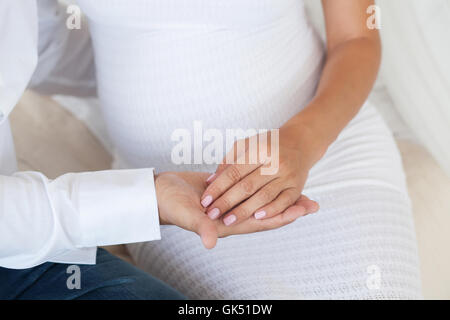 Bild der schwangeren paar. Hand halten Frau Mann Stockfoto