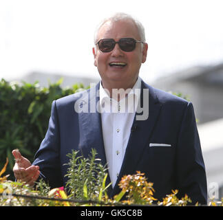 Ruth Langford und Eamonn Holmes außerhalb der Dreharbeiten This Morning show Featuring: Ruth Langford, Eamonn Holmes wo: London, Vereinigtes Königreich bei: 6. Mai 2016 Stockfoto