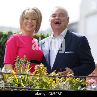 Ruth Langford und Eamonn Holmes außerhalb der Dreharbeiten This Morning show Featuring: Ruth Langford, Eamonn Holmes wo: London, Vereinigtes Königreich bei: 6. Mai 2016 Stockfoto