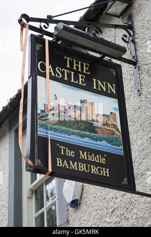 Castle Inn Pub Schild, Bamburgh; Northumberland; England; UK Stockfoto